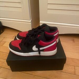 Boy’s Air Jordan 1 Low Black and Red Sneakers Iconic Design Size 6.5 with box